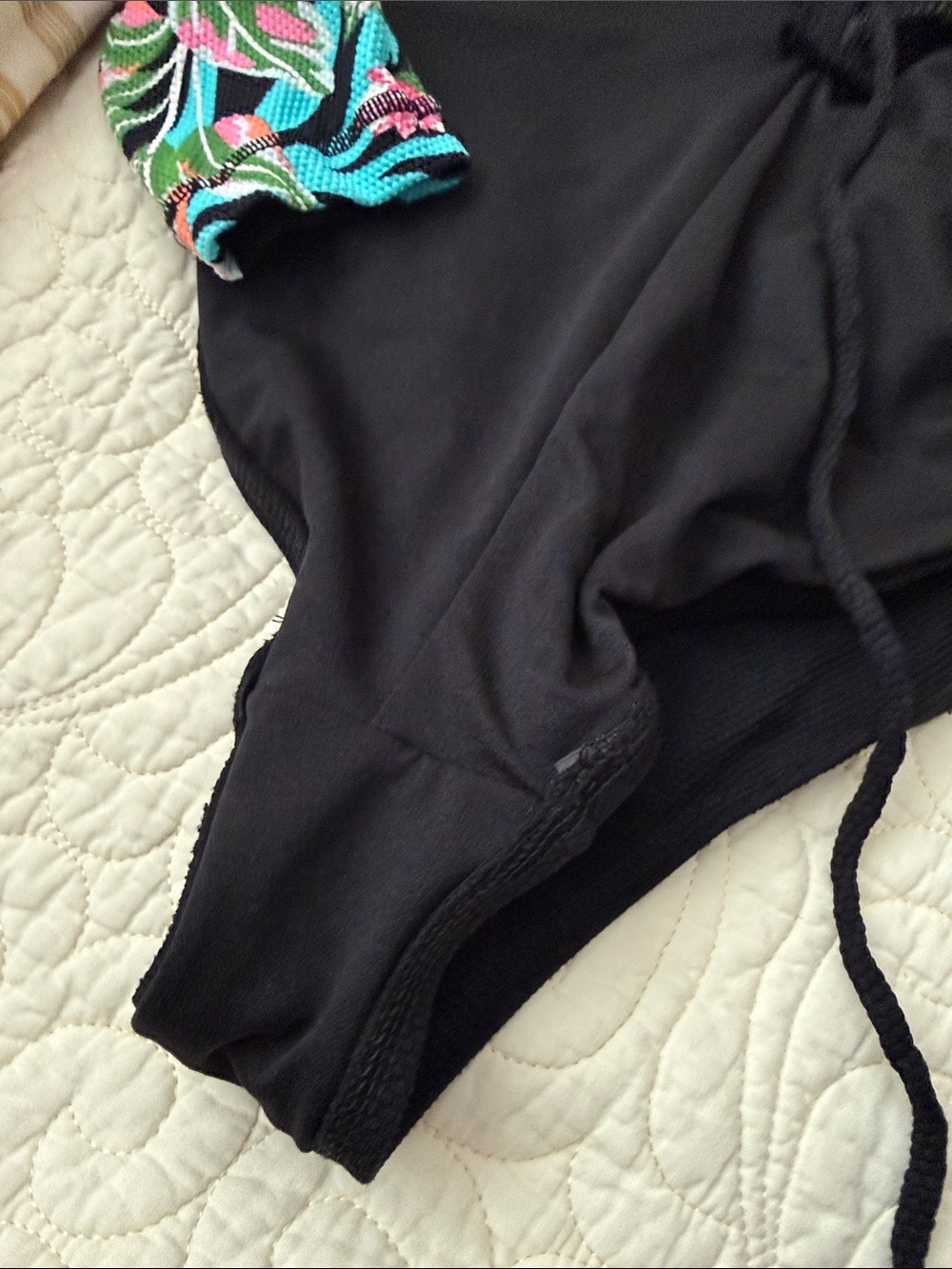 Hurley Black Floral Long Sleeve Rash Guard One Piece Swimsuit UPF 50 Size L - Picture 15 of 17